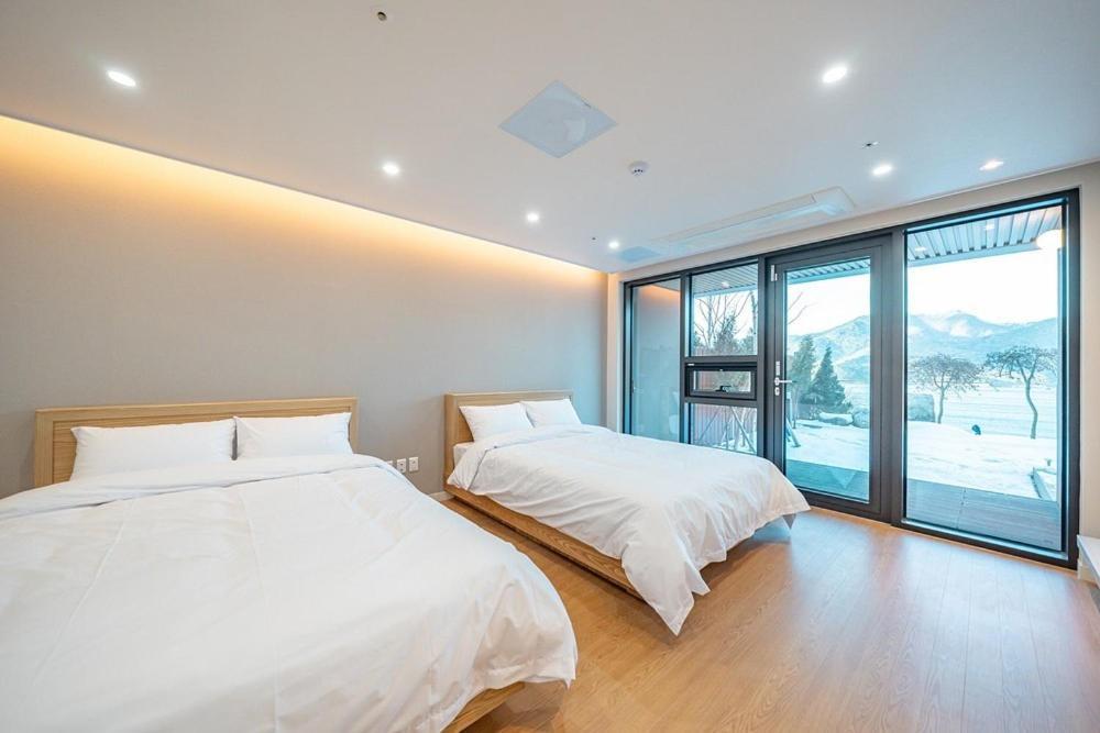 מלון Jecheon The Shine Cheongpung חדר תמונה